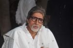 Amitabh Bachchan speaks to media on Bofors controversy in Janak on 25th April 2012 (1).JPG