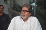 Amitabh Bachchan speaks to media on Bofors controversy in Janak on 25th April 2012 (23).JPG