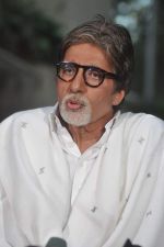 Amitabh Bachchan speaks to media on Bofors controversy in Janak on 25th April 2012 (24).JPG