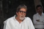 Amitabh Bachchan speaks to media on Bofors controversy in Janak on 25th April 2012 (28).JPG