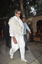 Amitabh Bachchan speaks to media on Bofors controversy in Janak on 25th April 2012 (3).JPG