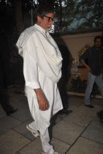 Amitabh Bachchan speaks to media on Bofors controversy in Janak on 25th April 2012 (6).JPG