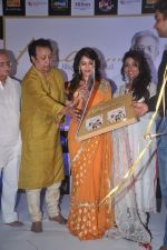 Madhuri Dixit, Gulzar, Mitali Singh, Bhupinder Singh at Gulzar_s Aksar album launch in ITC Grand Maratha, Mumbai on 25th April 2012 (185).JPG