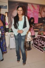 Padmini Kolhapure at the launch of Bhagyashree_s store in Juhu, Mumbai on 25th April 2012 (60).JPG