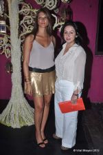 Nandita Mahtani at Mozez Singh collection launch in Good Earth on 28th April 2012 (94).JPG