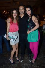 Suzanne Roshan, Anu Dewan at Mozez Singh collection launch in Good Earth on 28th April 2012 (232).JPG