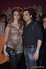 farhan with laila at Mozez Singh collection launch in Good Earth on 28th April 2012.JPG