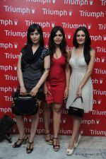 Aanchal Kumar, Anupama Verma, Nisha Jamwal at Triumph Inspiration Award 2012 in Mumbai on 2nd May 2012 (26).JPG