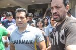 Salman Khan at Junnon match organised by Roataract Club of HR College on 1st May 2012 (98).JPG