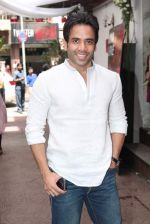 Tusshar Kapoor with the cast of Shootout At Wadala at the launch of gym calles Red Gym in khar on 1st May 2012 (56).JPG