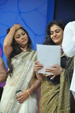 Kajol, Tanisha Mukherjee at 143rd Dadasaheb Phalke Academy Awards 2012 on 3rd May 2012 (100).JPG