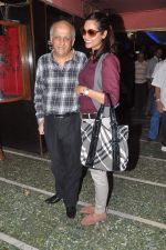 Esha Gupta, Mukesh Bhatt promote Jannat 2 in Gaiety, Mumbai on 4th May 2012 (60).JPG