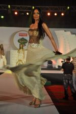 Candice Pinto at Nisha Jamwal fashion show for IPL in Marriott, Pune on 9th May 2012 (24).JPG