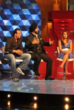 Sanjay Dutt, Navjot Singh Sidhu, Isa Guha on the sets of Extra Innings in R K Studios on 12th May 2012 (22).JPG