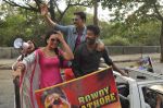 Sonakshi Sinha, Akshay Kumar, Prabhu Deva at Rowdy Rathore promotional rickshaw race on 12th May 2012 (62).JPG