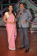 Sonakshi Sinha, Mithun Chakraborty promotes Rowdy Rathore on DID L_il Masters in Mumbai on 15th May 2012 (18).JPG
