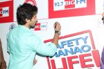 Shahid Kapoor at Big FM in Mumbai on 16th May 2012(59).JPG