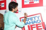 Shahid Kapoor at Big FM in Mumbai on 16th May 2012(60).JPG