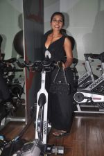 Nisha Yadav at Physemo Fitness Studios in Kotia Nirman, Behind Fun Republic, Andheri on 18th May 2012 (23).JPG