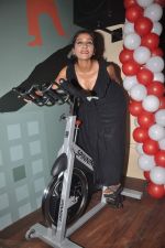 Nisha Yadav at Physemo Fitness Studios in Kotia Nirman, Behind Fun Republic, Andheri on 18th May 2012 (35).JPG
