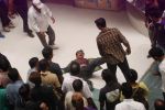 Akshay Kumar promote Rowdy Rathore on the sets of CID in Kandivli, Mumbai on 22nd May 2012 (165).JPG