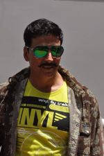 Akshay Kumar promote Rowdy Rathore on the sets of CID in Kandivli, Mumbai on 22nd May 2012 (167).JPG
