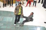 Akshay Kumar promote Rowdy Rathore on the sets of CID in Kandivli, Mumbai on 22nd May 2012 (177).JPG