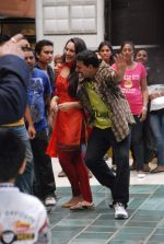 Akshay Kumar, Sonakshi Sinha promote Rowdy Rathore on the sets of CID in Kandivli, Mumbai on 22nd May 2012 (102).JPG