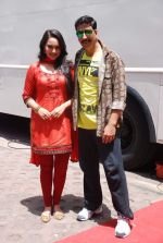 Akshay Kumar, Sonakshi Sinha promote Rowdy Rathore on the sets of CID in Kandivli, Mumbai on 22nd May 2012 (179).JPG