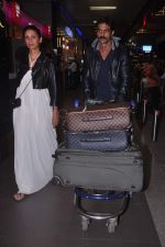 Arjun Rampal and Mehr Rampal leave for Cannes on 24th May 2012 (41).JPG