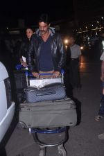 Arjun Rampal leave for Cannes on 24th May 2012 (16).JPG