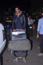Arjun Rampal leave for Cannes on 24th May 2012 (17).JPG