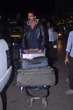 Arjun Rampal leave for Cannes on 24th May 2012 (18).JPG