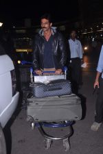 Arjun Rampal leave for Cannes on 24th May 2012 (19).JPG