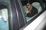 Shahrukh Khan returns after victorious IPL semi-final match in Airport, Mumbai on 23rd May 2012 (13).JPG