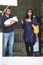 Shilpa Shetty discharged with her baby on 25th May 2012 (22).JPG