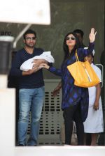 Shilpa Shetty discharged with her baby on 25th May 2012 (27).JPG