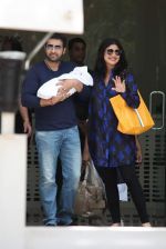 Shilpa Shetty discharged with her baby on 25th May 2012 (6).JPG