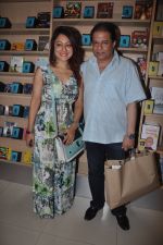 Anup Jalota, Madhuri pandey at the launch of Sucheta Bhattacharjee_s Love Bandish Bliss album in Crossword, Mumbai on 25th May 2012 (29).JPG