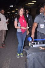 Kareena Kapoor snapped at airport, Mumbai on  25th May 2012 (13).JPG