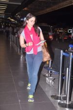 Kareena Kapoor snapped at airport, Mumbai on  25th May 2012 (15).JPG