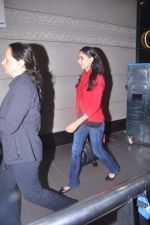 Kareena Kapoor snapped at airport, Mumbai on  25th May 2012 (17).JPG