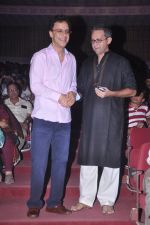 Vidhu Vinod Chopra promote Ferrari Ki Sawari in Bandra, Mumbai on 25th May 2012 (35).JPG