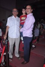 Vidhu Vinod Chopra promote Ferrari Ki Sawari in Bandra, Mumbai on 25th May 2012 (39).JPG