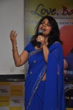 at the launch of Sucheta Bhattacharjee_s Love Bandish Bliss album in Crossword, Mumbai on 25th May 2012 (13).JPG