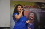 at the launch of Sucheta Bhattacharjee_s Love Bandish Bliss album in Crossword, Mumbai on 25th May 2012 (15).JPG