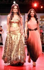 tulip joshi & soniya gohi at day one of Rajasthan Fashion week at Marriott in Jaipur on 24th May 2012.jpg