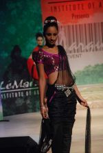 Model walk the ramp for Le Mark Institute fashion show in Mumbai on 27th May 2012 (79).JPG