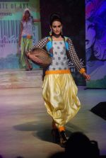 Model walk the ramp for Le Mark Institute fashion show in Mumbai on 27th May 2012 (86).JPG