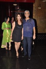 esther & raju daswani at Aarti Surendranath_s Birthday Party in VEDA, Palladium, Mumbai on 26th May 2012.JPG